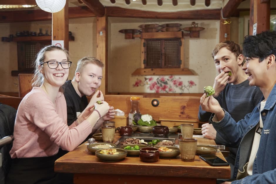 [Seoul] Small-Group Night Dining Tour: 10 Tastings With K-BBQ