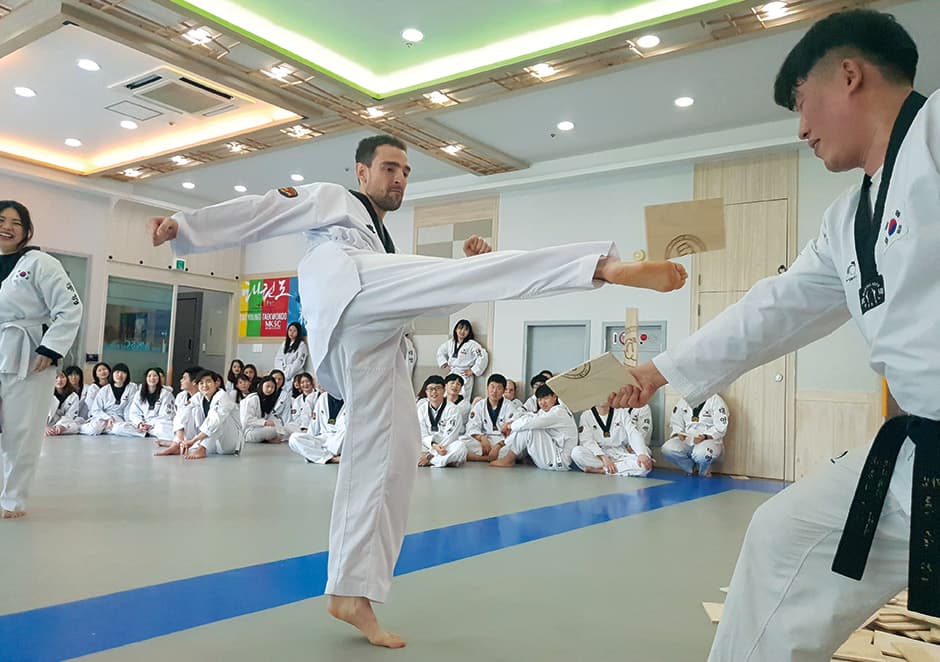 [Busan] One-Day Taekwondo Cultural Experience with Traditional Uniform for Foreigners